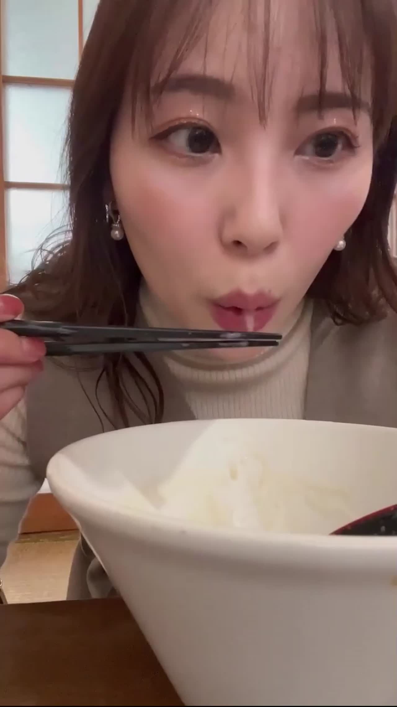「ただただラーメンすする動画」