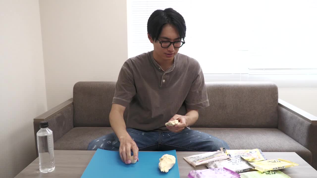こうしゅうくじ特賞（平野賞）の紙粘土人形制作中メイキング 1 / 3