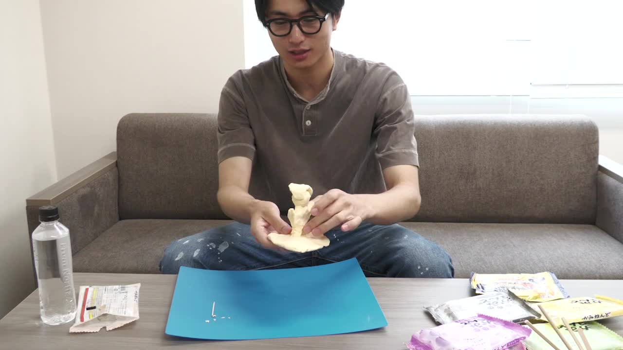 こうしゅうくじ特賞（平野賞）の紙粘土人形制作中メイキング 2 / 3