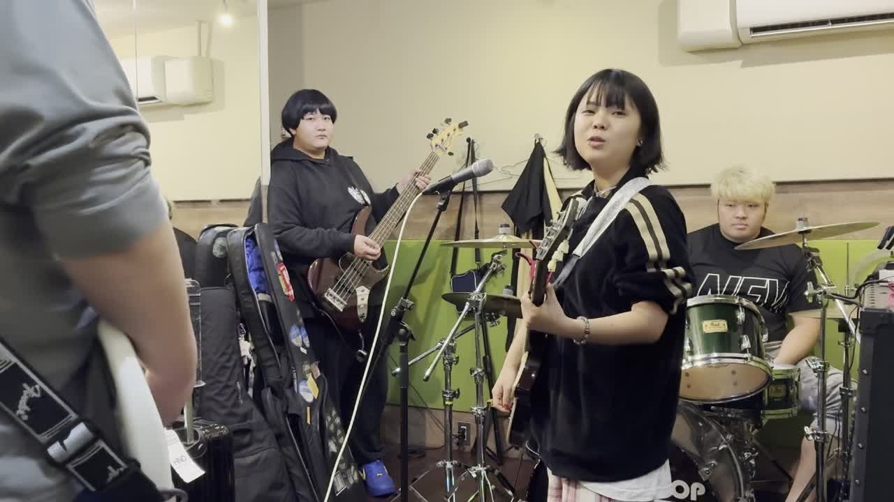 『超☆制作　新曲「世界滅亡」制作スタジオの様子を隠し撮り📷』　