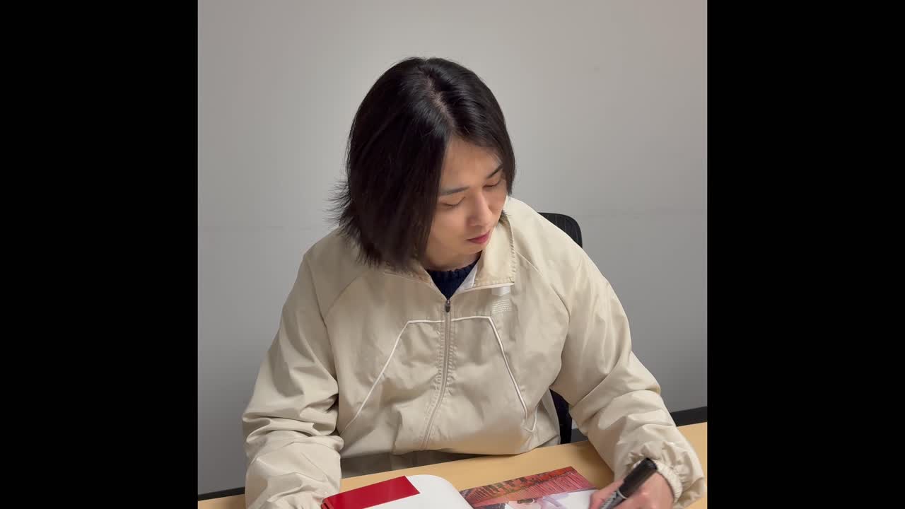 【FC限定動画】写真集サイン入れ