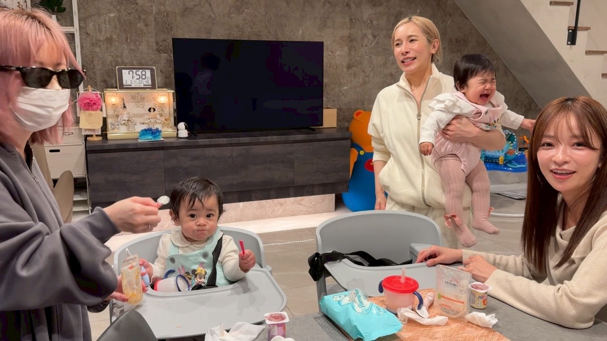 さおまり初の離乳食あげ！！ママ凄すぎ！！