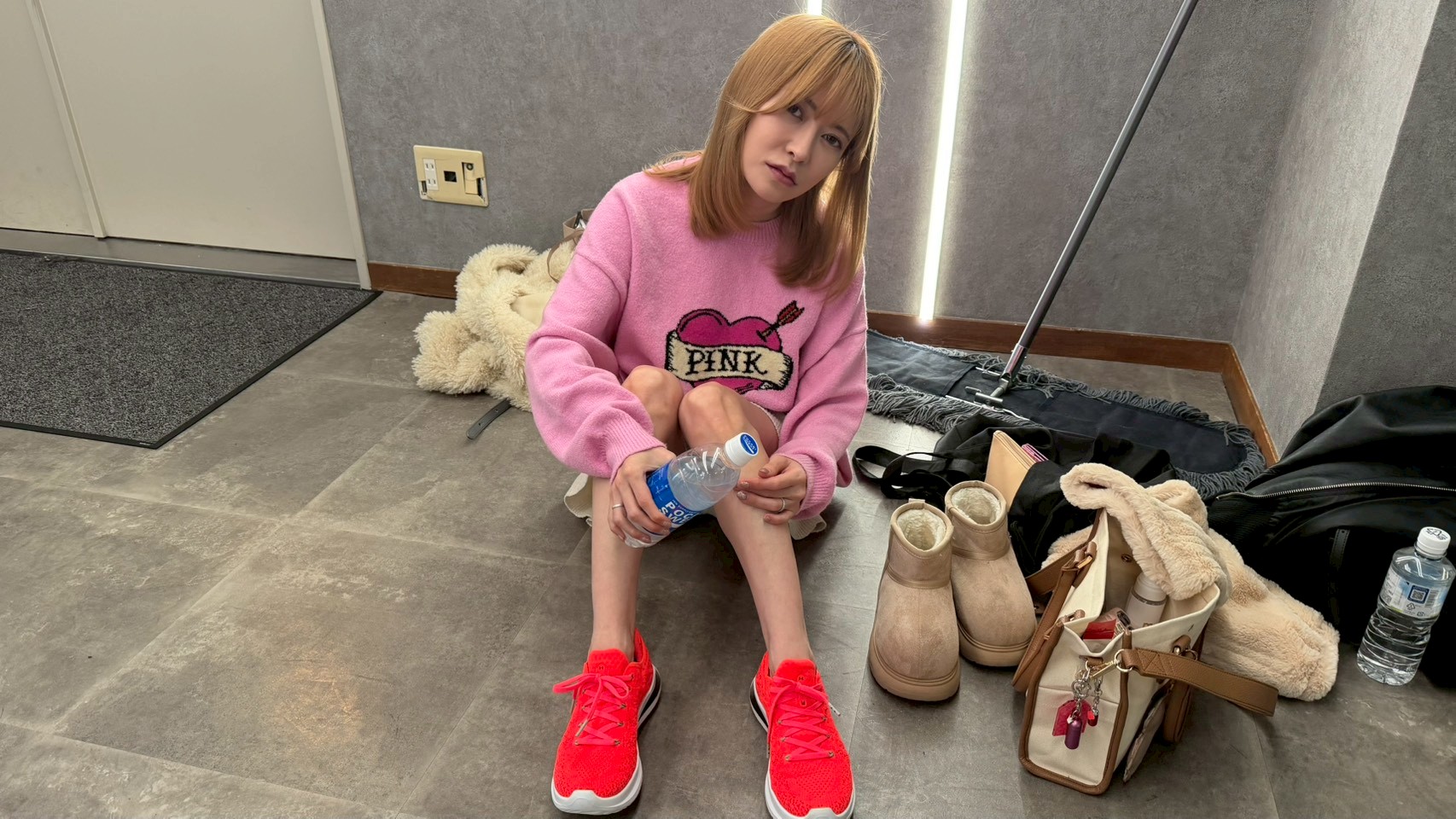 大二日酔いでリハに励む女www